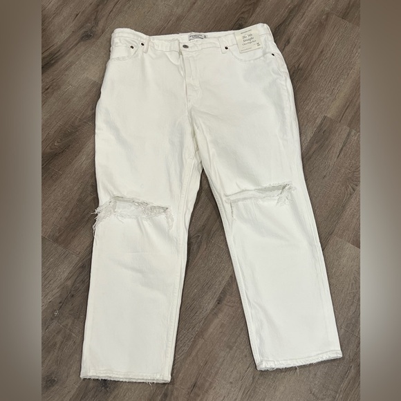 NWT Abercrombie & Fitch 34/18S The ‘90’s Straight Ultra High Rise White Jeans - Picture 1 of 7
